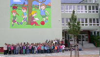 Grundschule Friedland individuelle Fassadengestaltung in Zusammenarbeit mit Grafiker Bernhard Ast